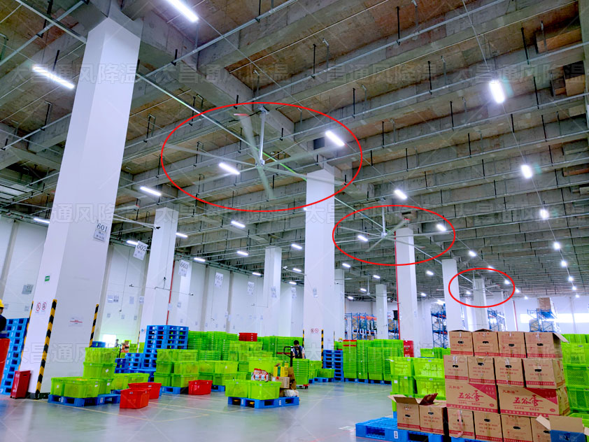 倉庫怎么通風(fēng)降溫，一臺永磁工業(yè)大風(fēng)扇解決