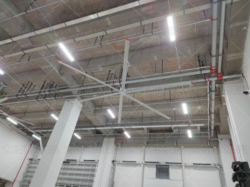 工業(yè)大風扇一種大型廠房節(jié)能通風降溫設(shè)備